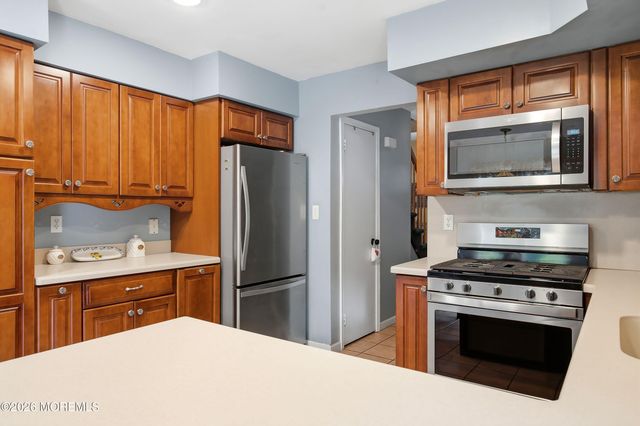 18 Markwood Drive, Howell, NJ 07731