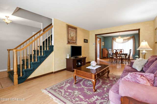 18 Markwood Drive, Howell, NJ 07731