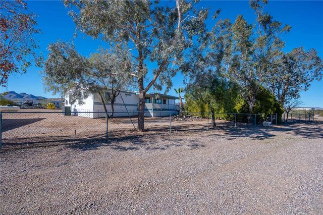 917 S Estrella Road, Golden Valley, AZ 86413