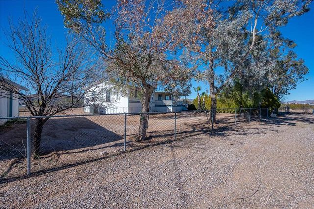 917 S Estrella Road, Golden Valley, AZ 86413