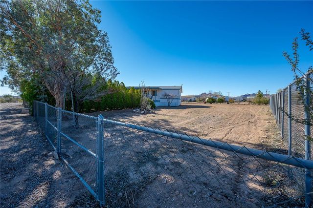 917 S Estrella Road, Golden Valley, AZ 86413