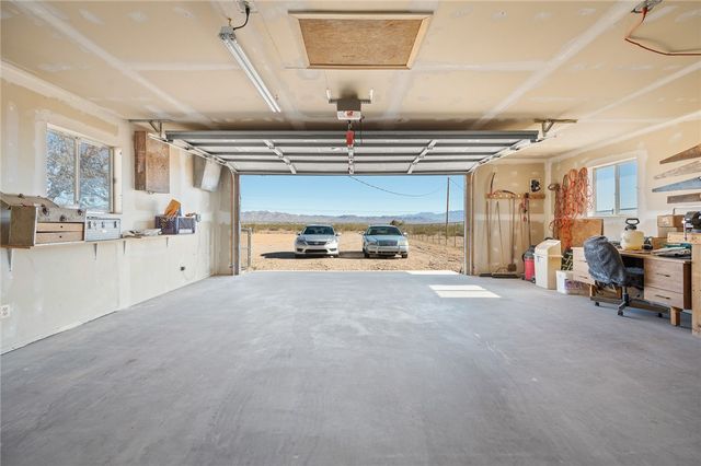 917 S Estrella Road, Golden Valley, AZ 86413