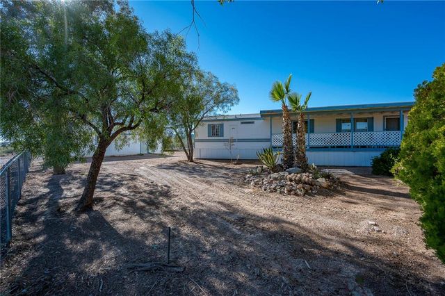 917 S Estrella Road, Golden Valley, AZ 86413