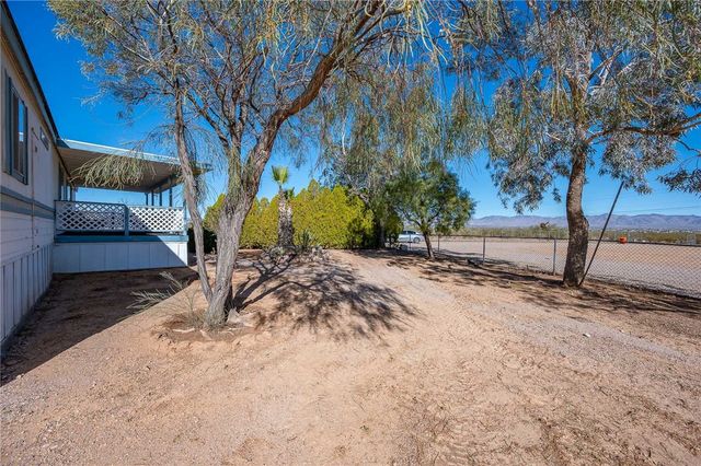 917 S Estrella Road, Golden Valley, AZ 86413