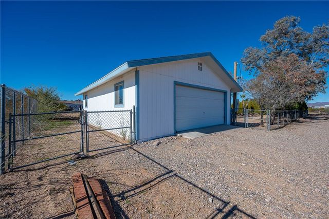 917 S Estrella Road, Golden Valley, AZ 86413