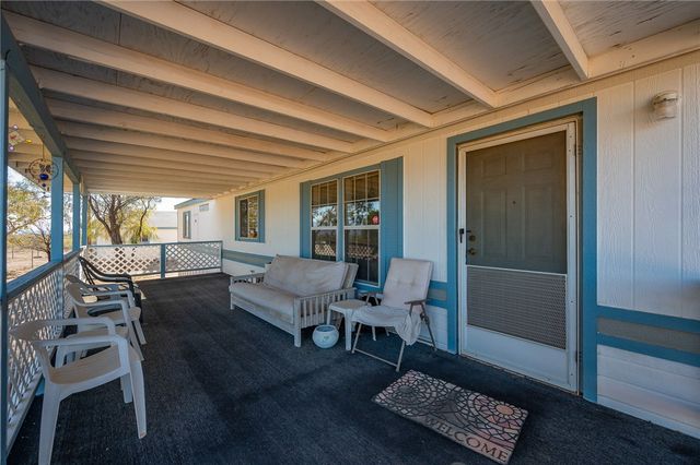 917 S Estrella Road, Golden Valley, AZ 86413