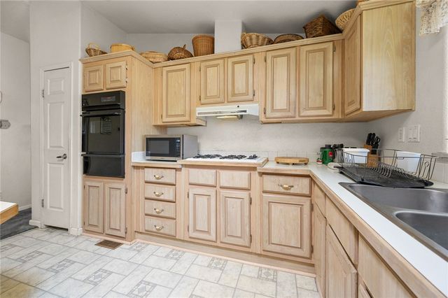 917 S Estrella Road, Golden Valley, AZ 86413