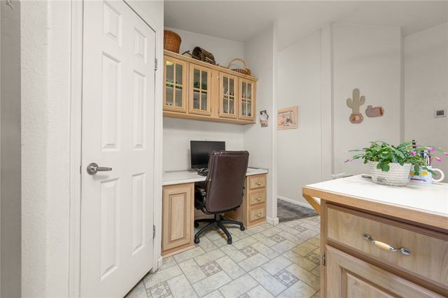 917 S Estrella Road, Golden Valley, AZ 86413