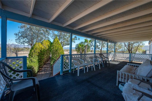 917 S Estrella Road, Golden Valley, AZ 86413