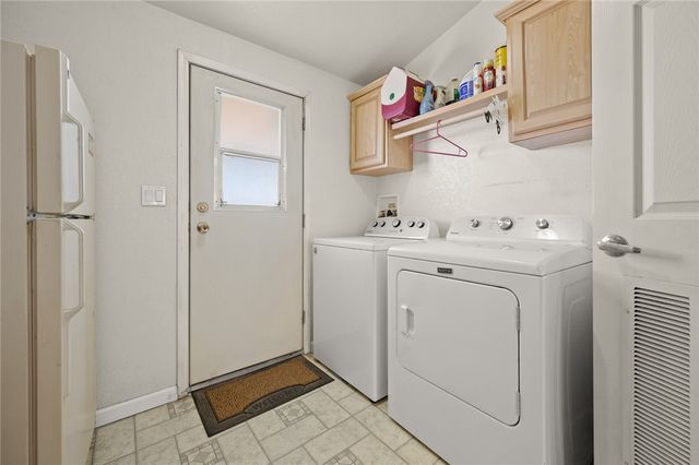 917 S Estrella Road, Golden Valley, AZ 86413