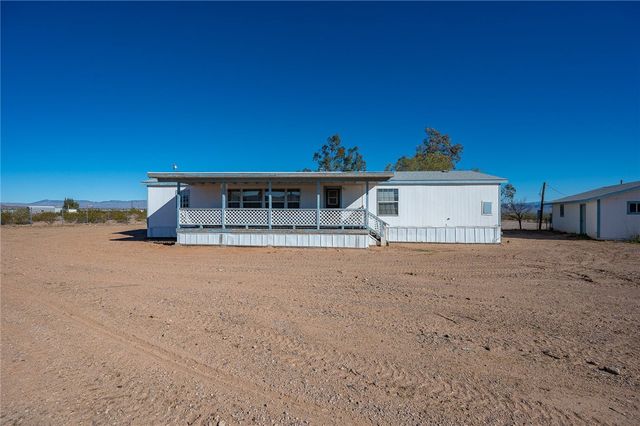 917 S Estrella Road, Golden Valley, AZ 86413