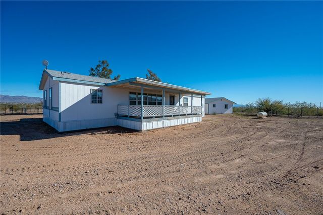 917 S Estrella Road, Golden Valley, AZ 86413