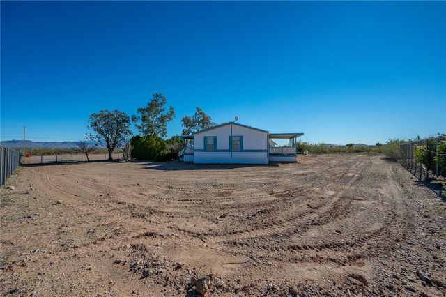 917 S Estrella Road, Golden Valley, AZ 86413