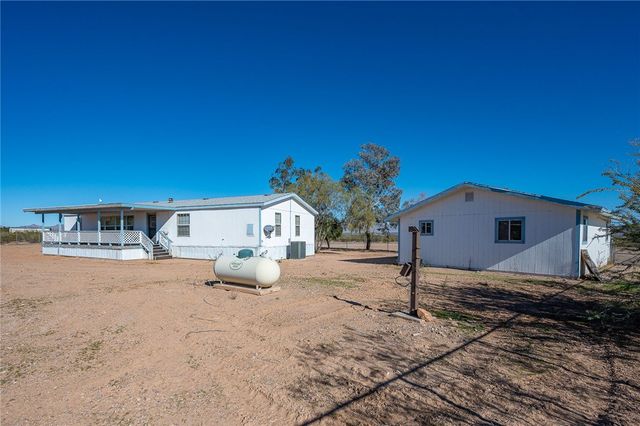 917 S Estrella Road, Golden Valley, AZ 86413