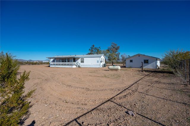 917 S Estrella Road, Golden Valley, AZ 86413