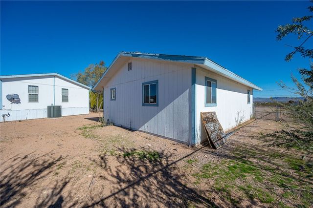 917 S Estrella Road, Golden Valley, AZ 86413