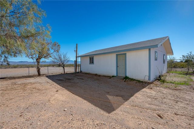 917 S Estrella Road, Golden Valley, AZ 86413