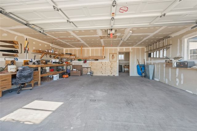 917 S Estrella Road, Golden Valley, AZ 86413