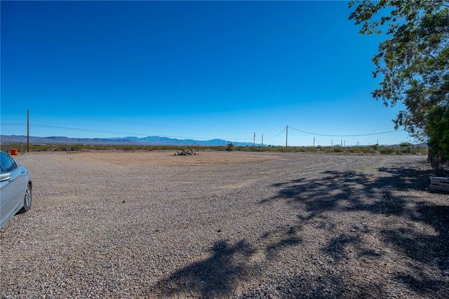 917 S Estrella Road, Golden Valley, AZ 86413