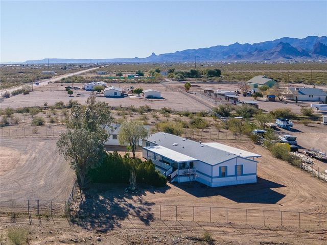 917 S Estrella Road, Golden Valley, AZ 86413