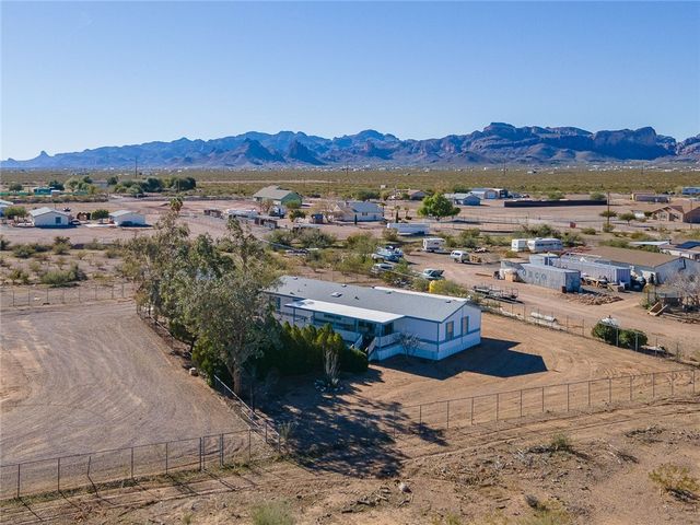 917 S Estrella Road, Golden Valley, AZ 86413