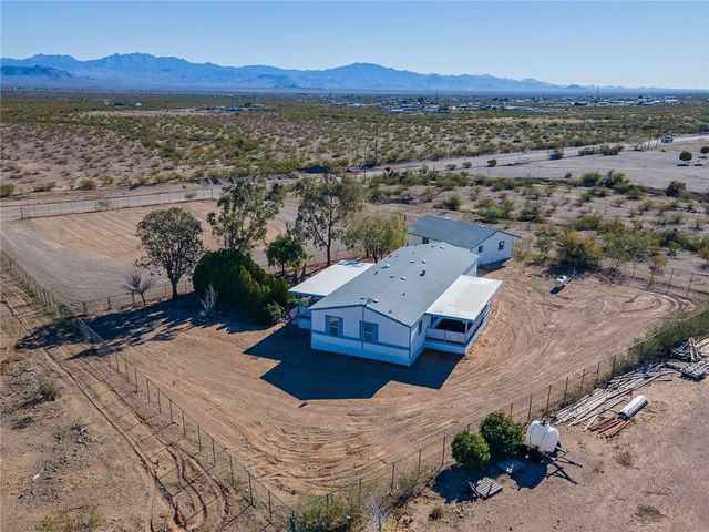917 S Estrella Road, Golden Valley, AZ 86413