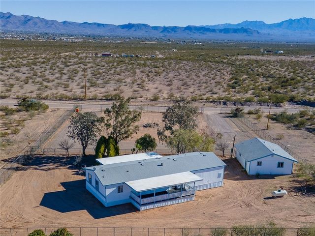 917 S Estrella Road, Golden Valley, AZ 86413