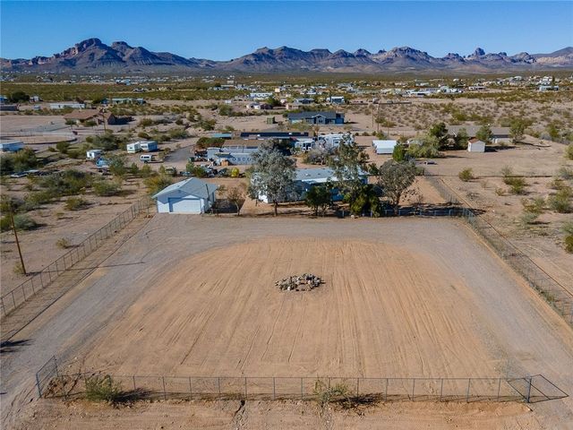 917 S Estrella Road, Golden Valley, AZ 86413