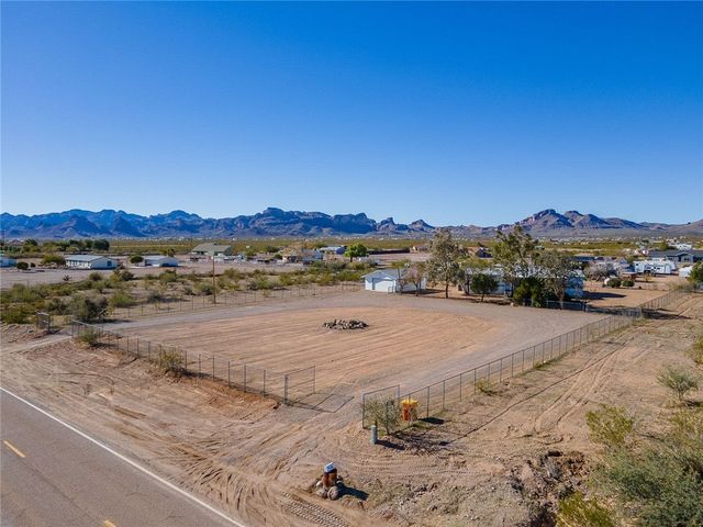 917 S Estrella Road, Golden Valley, AZ 86413