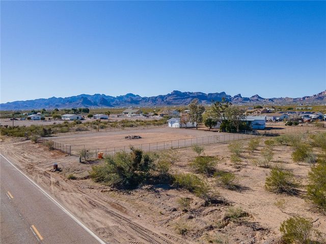 917 S Estrella Road, Golden Valley, AZ 86413