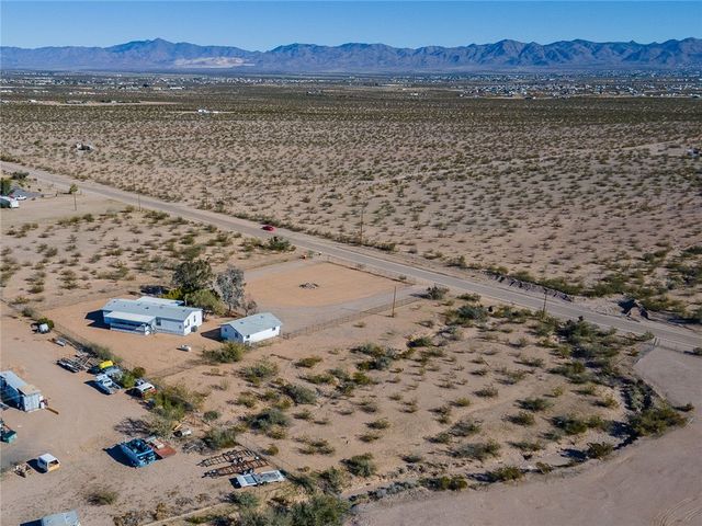 917 S Estrella Road, Golden Valley, AZ 86413