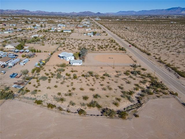 917 S Estrella Road, Golden Valley, AZ 86413