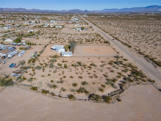 917 S Estrella Road, Golden Valley, AZ 86413