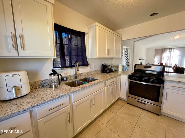 7521 LUZ DE LUMBRE Avenue, El Paso, TX 79912