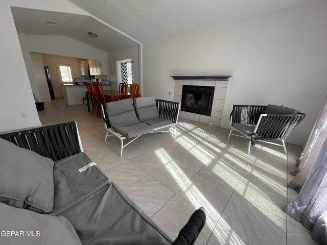 7521 LUZ DE LUMBRE Avenue, El Paso, TX 79912