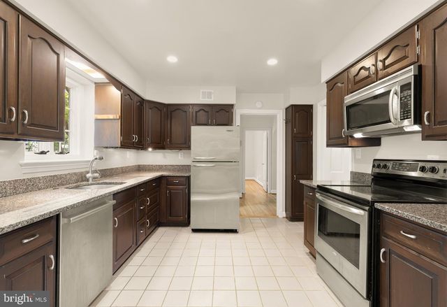 5806 WILSON LN, Bethesda, MD 20817