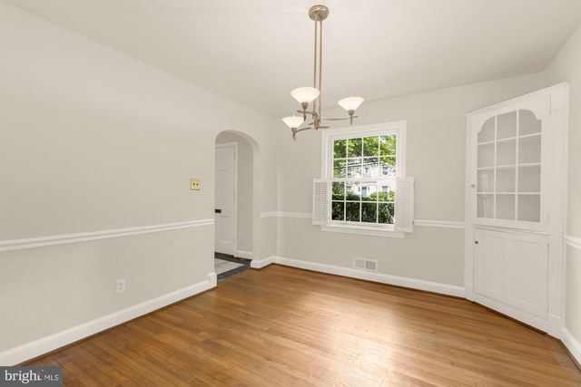 5806 WILSON LN, Bethesda, MD 20817