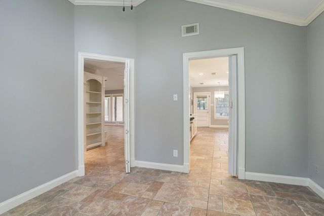 811 Castle Hill Trail, Kingwood, TX 77339