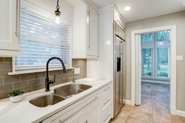 811 Castle Hill Trail, Kingwood, TX 77339