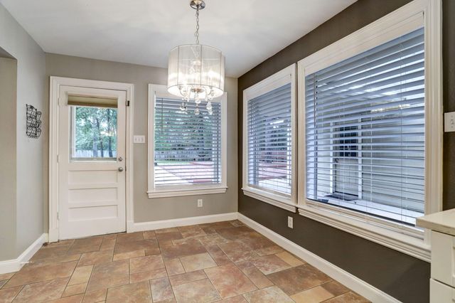 811 Castle Hill Trail, Kingwood, TX 77339