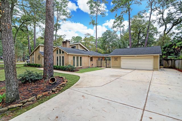 811 Castle Hill Trail, Kingwood, TX 77339