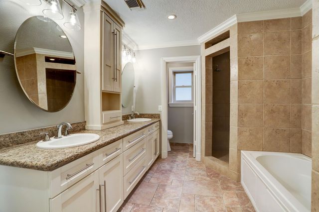 811 Castle Hill Trail, Kingwood, TX 77339