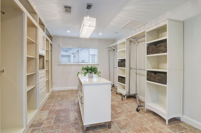 811 Castle Hill Trail, Kingwood, TX 77339