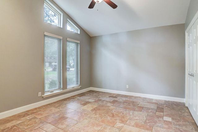 811 Castle Hill Trail, Kingwood, TX 77339