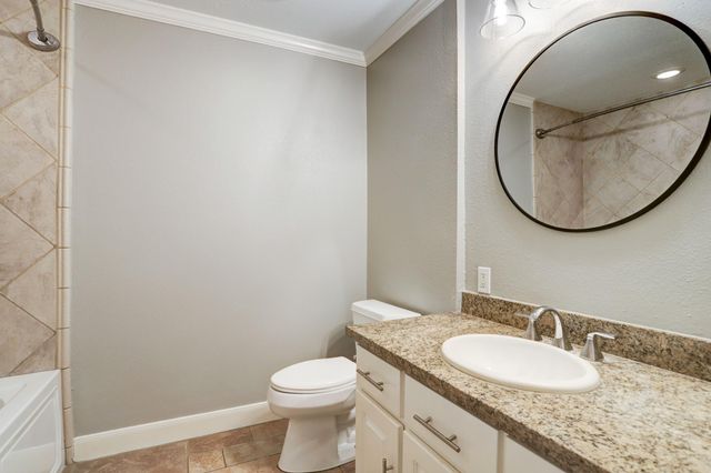 811 Castle Hill Trail, Kingwood, TX 77339