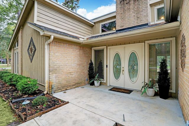 811 Castle Hill Trail, Kingwood, TX 77339