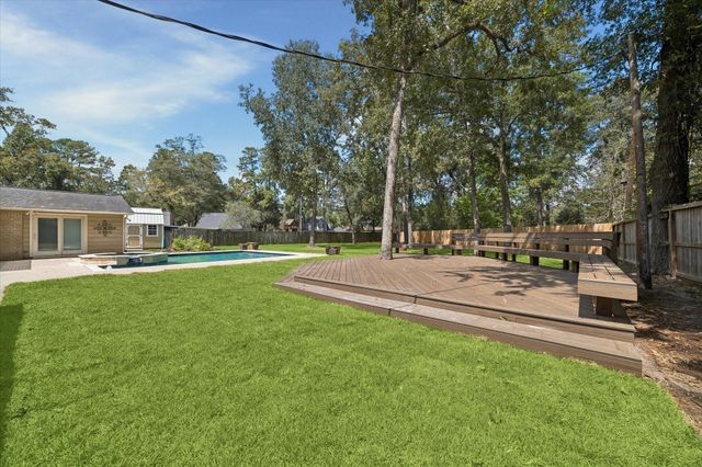811 Castle Hill Trail, Kingwood, TX 77339
