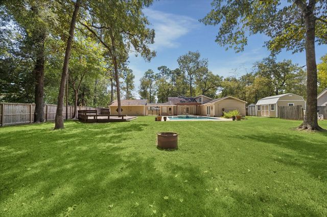 811 Castle Hill Trail, Kingwood, TX 77339