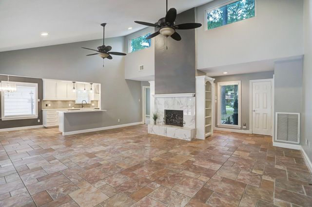 811 Castle Hill Trail, Kingwood, TX 77339