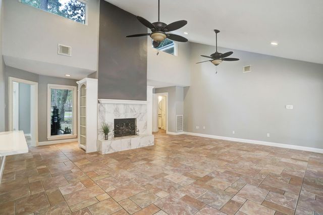 811 Castle Hill Trail, Kingwood, TX 77339